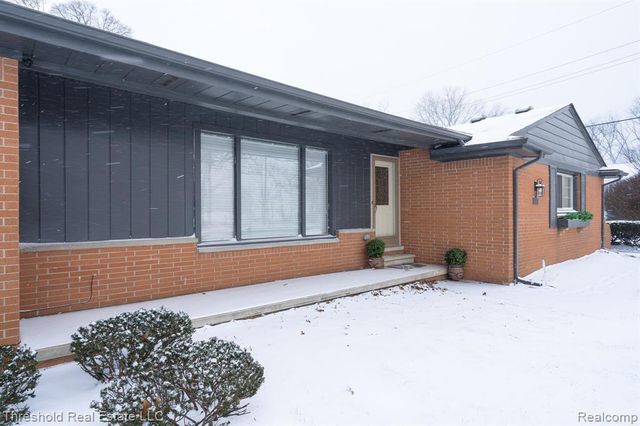 5595 Old Orchard Trail, Orchard Lake, MI 48324