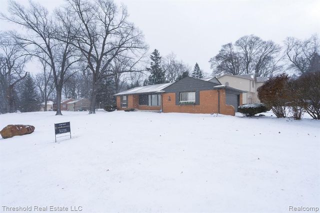5595 Old Orchard Trail, Orchard Lake, MI 48324