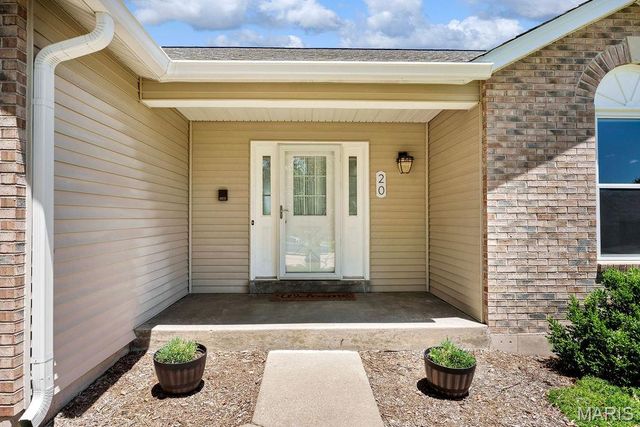 20 Silverdale Court, St Charles, MO 63303
