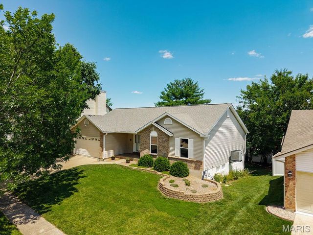 20 Silverdale Court, St Charles, MO 63303