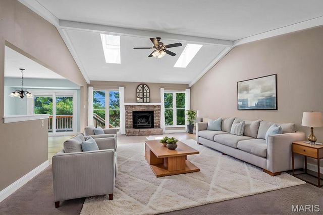 20 Silverdale Court, St Charles, MO 63303