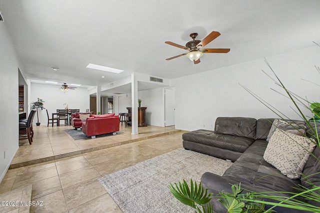 5661 N Camino De La Noche, Tucson, AZ 85718