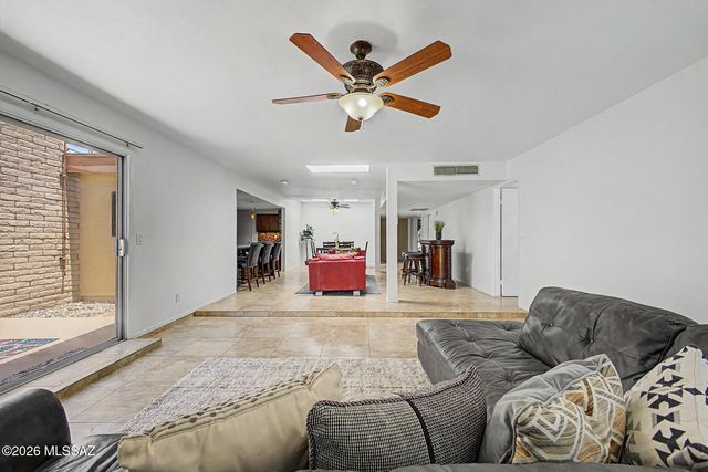 5661 N Camino De La Noche, Tucson, AZ 85718