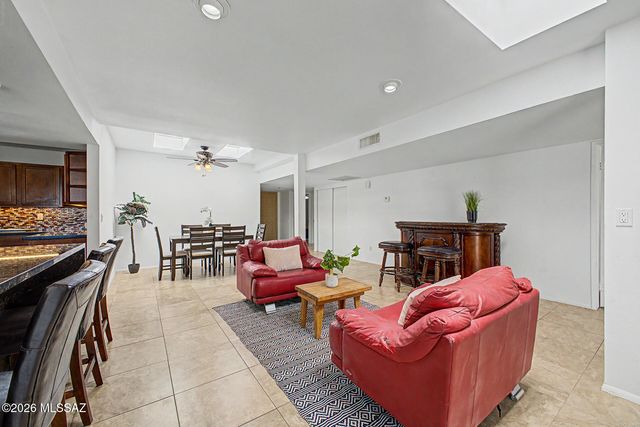 5661 N Camino De La Noche, Tucson, AZ 85718