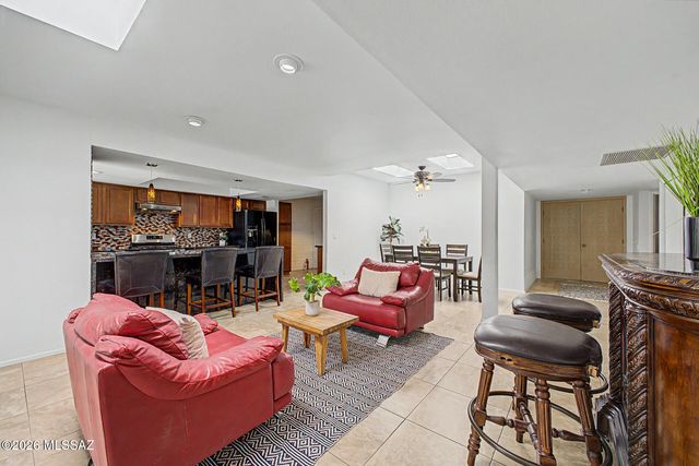 5661 N Camino De La Noche, Tucson, AZ 85718