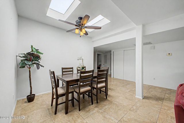 5661 N Camino De La Noche, Tucson, AZ 85718