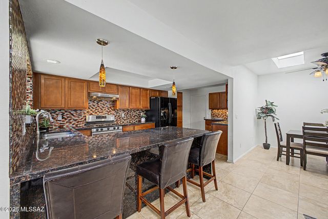 5661 N Camino De La Noche, Tucson, AZ 85718