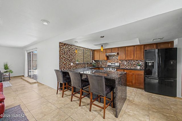 5661 N Camino De La Noche, Tucson, AZ 85718