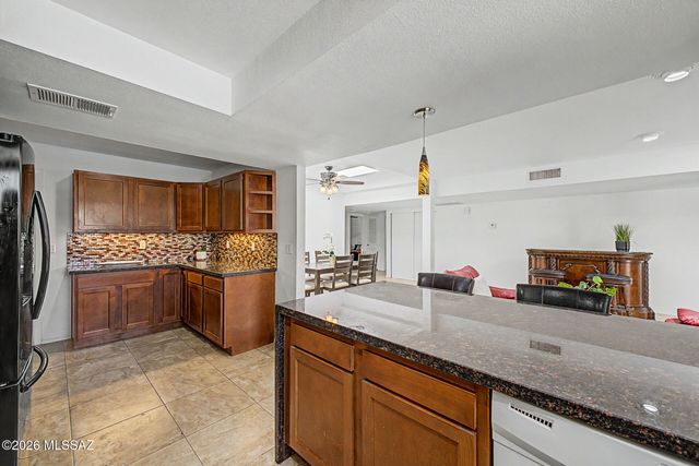 5661 N Camino De La Noche, Tucson, AZ 85718