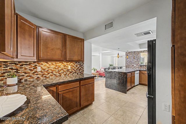5661 N Camino De La Noche, Tucson, AZ 85718