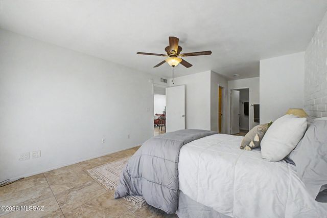 5661 N Camino De La Noche, Tucson, AZ 85718
