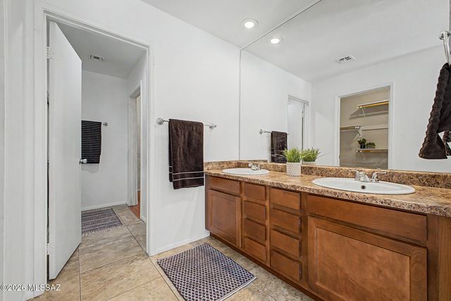 5661 N Camino De La Noche, Tucson, AZ 85718