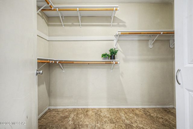 5661 N Camino De La Noche, Tucson, AZ 85718