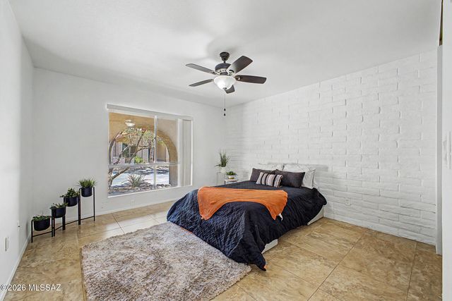5661 N Camino De La Noche, Tucson, AZ 85718
