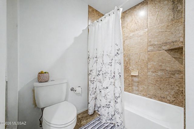 5661 N Camino De La Noche, Tucson, AZ 85718