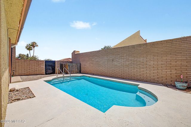 5661 N Camino De La Noche, Tucson, AZ 85718