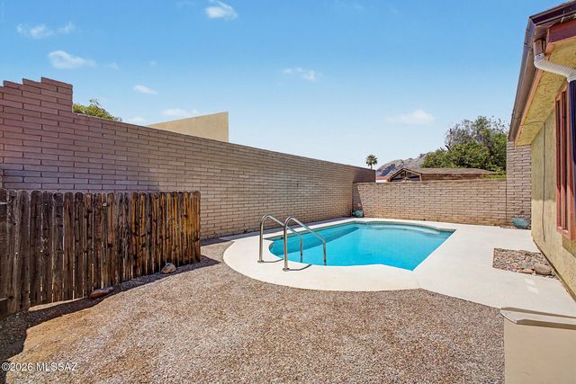 5661 N Camino De La Noche, Tucson, AZ 85718
