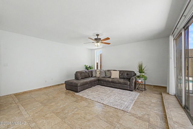 5661 N Camino De La Noche, Tucson, AZ 85718