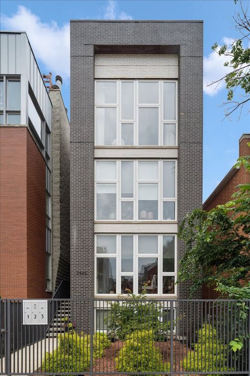 2446 W Augusta Boulevard PH, Chicago, IL 60622