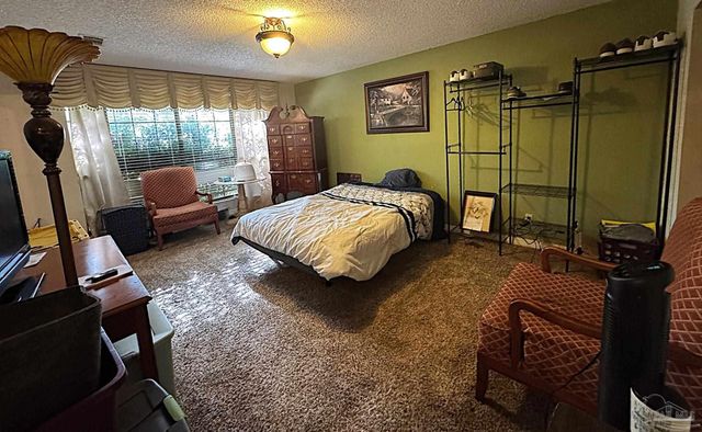 210 Man O War Cir, Cantonment, FL 32533