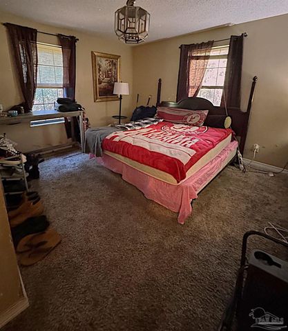 210 Man O War Cir, Cantonment, FL 32533