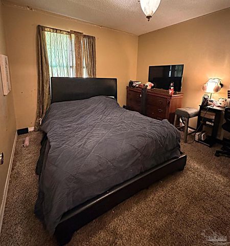 210 Man O War Cir, Cantonment, FL 32533