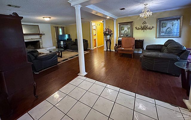 210 Man O War Cir, Cantonment, FL 32533