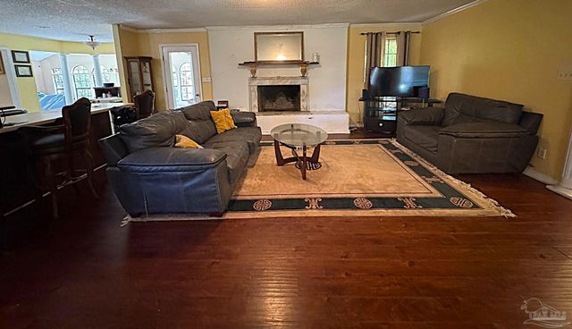 210 Man O War Cir, Cantonment, FL 32533