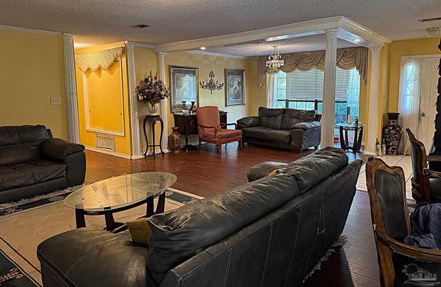 210 Man O War Cir, Cantonment, FL 32533