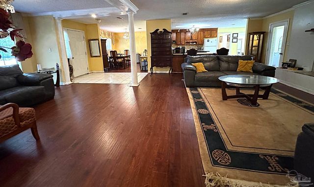 210 Man O War Cir, Cantonment, FL 32533