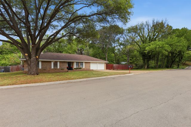 300 Hidden Valley Drive, Aledo, TX 76008