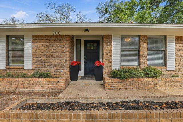 300 Hidden Valley Drive, Aledo, TX 76008