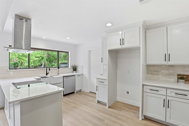 300 Hidden Valley Drive, Aledo, TX 76008