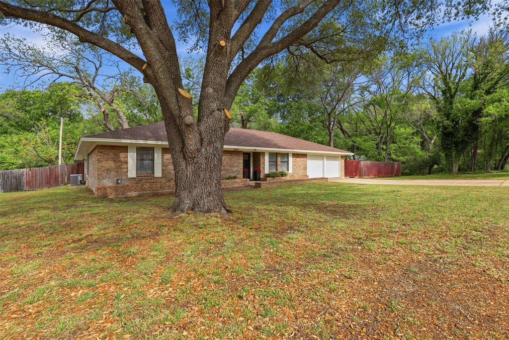 300 Hidden Valley Drive, Aledo, TX 76008