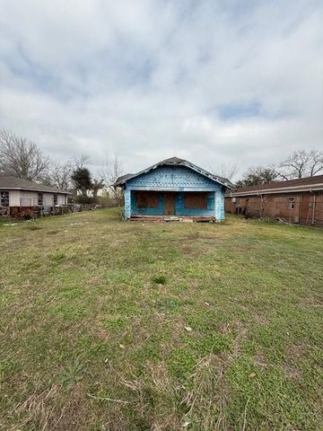 5011 Reed Road, Houston, TX 77033