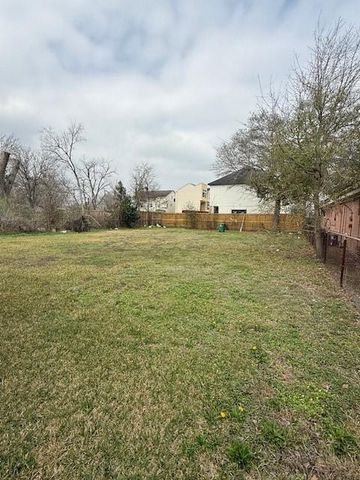 5011 Reed Road, Houston, TX 77033