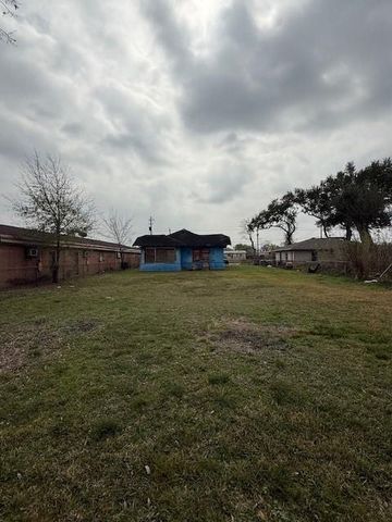 5011 Reed Road, Houston, TX 77033