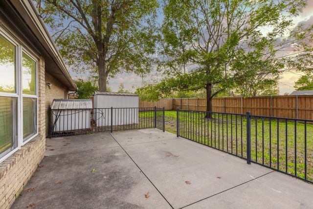 136 Poinsetta Circle, Terrell, TX 75160