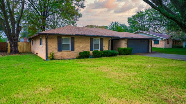 136 Poinsetta Circle, Terrell, TX 75160