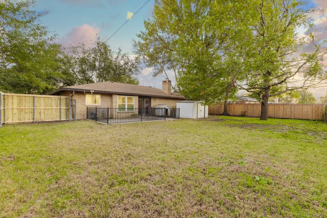 136 Poinsetta Circle, Terrell, TX 75160