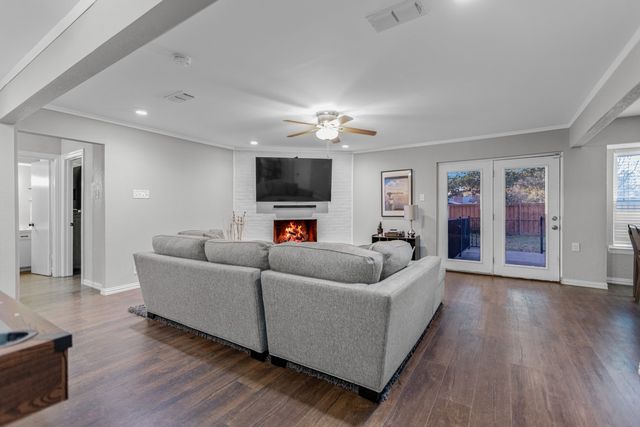 136 Poinsetta Circle, Terrell, TX 75160