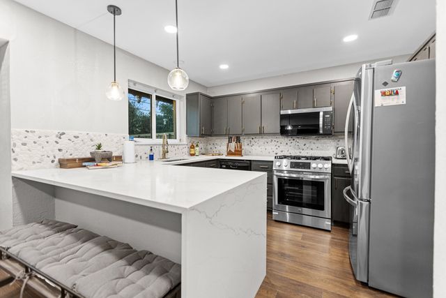 136 Poinsetta Circle, Terrell, TX 75160