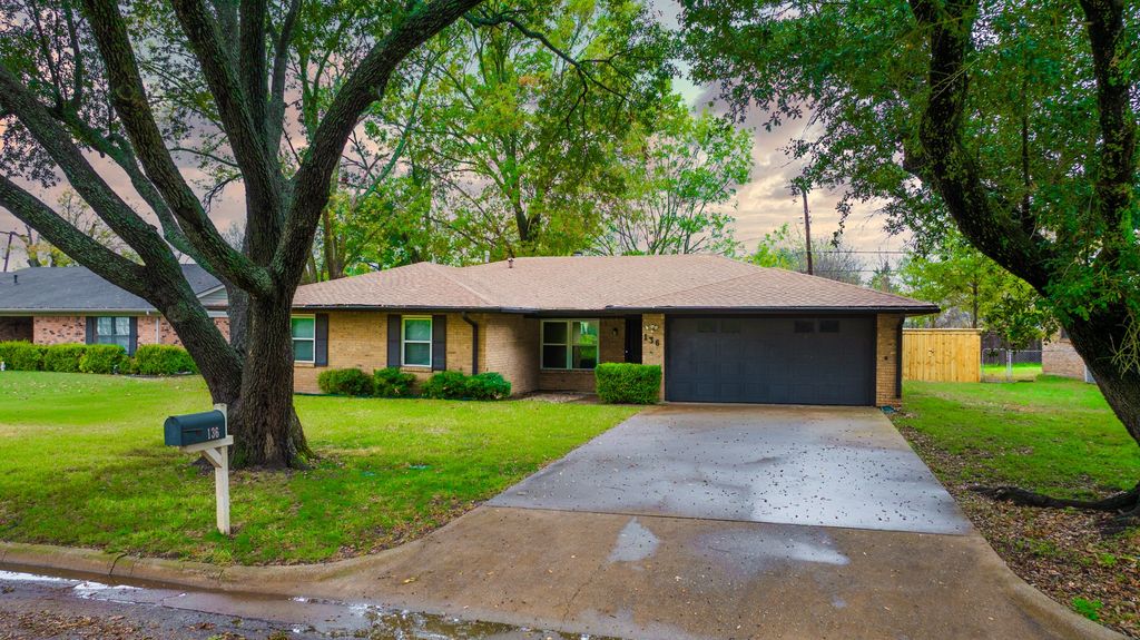 136 Poinsetta Circle, Terrell, TX 75160