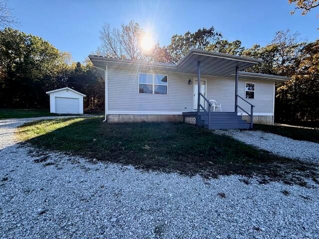 3461 S 90th Road, Flemington, MO 65650