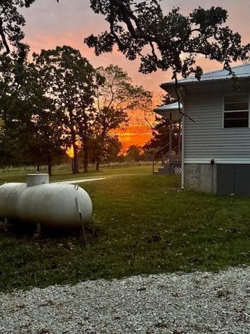 3461 S 90th Road, Flemington, MO 65650