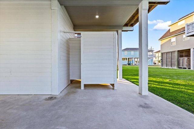 966 Pelican Lane, Crystal Beach, TX 77650