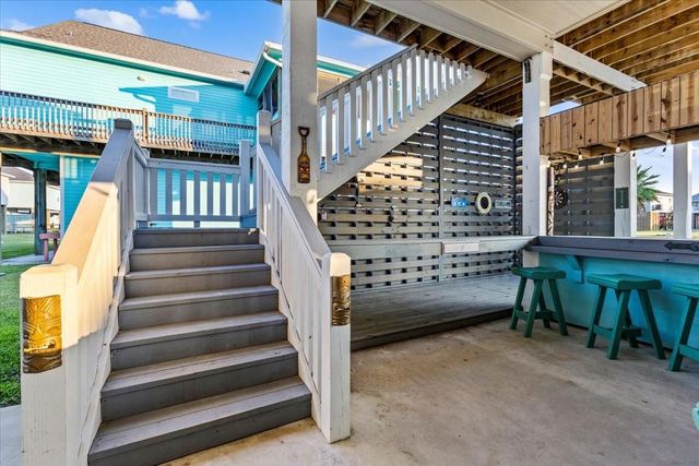 966 Pelican Lane, Crystal Beach, TX 77650