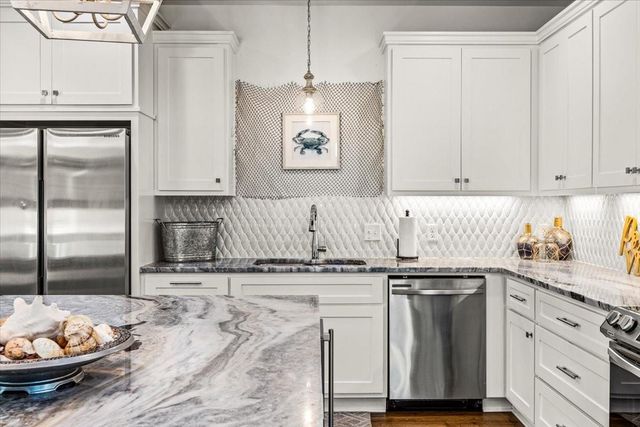 966 Pelican Lane, Crystal Beach, TX 77650