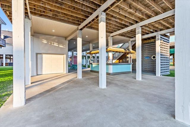 966 Pelican Lane, Crystal Beach, TX 77650