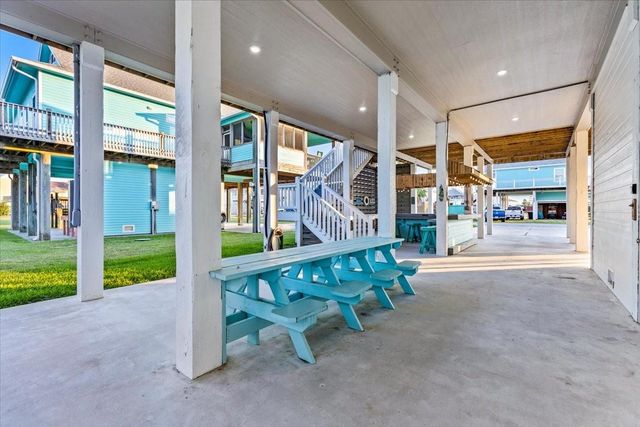 966 Pelican Lane, Crystal Beach, TX 77650